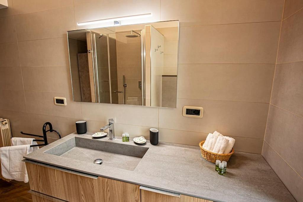 Dimora Al Colosseo, 2 Bedrooms Rome Luaran gambar