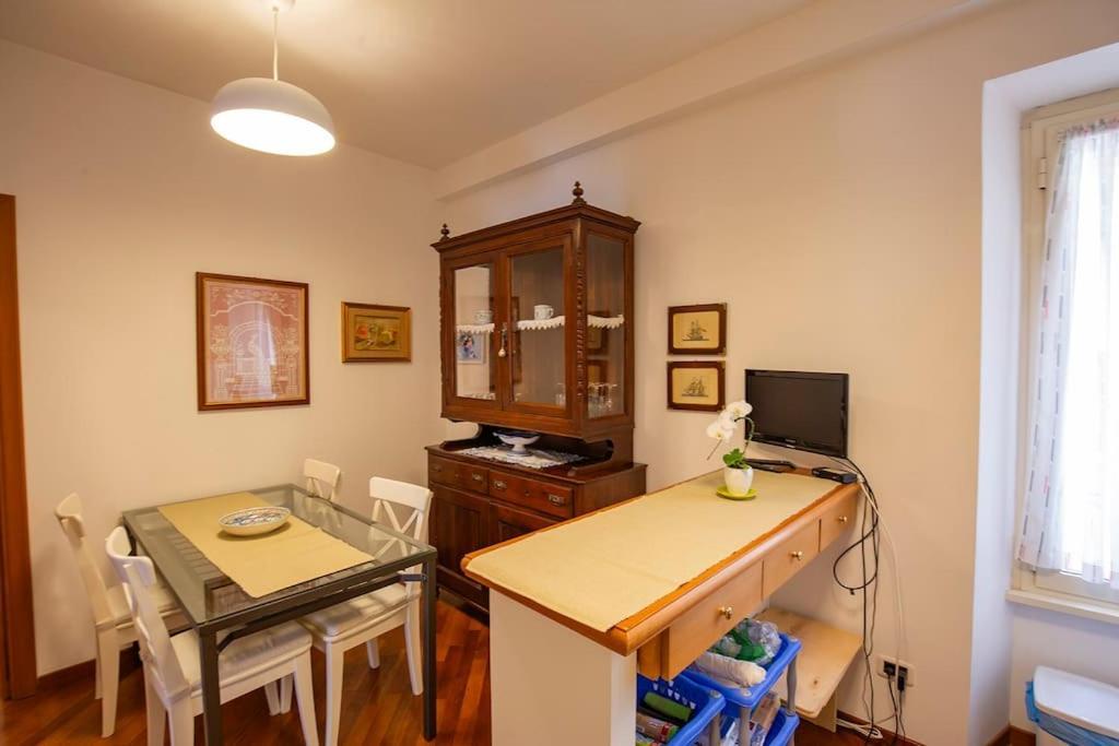 Dimora Al Colosseo, 2 Bedrooms Rome Luaran gambar