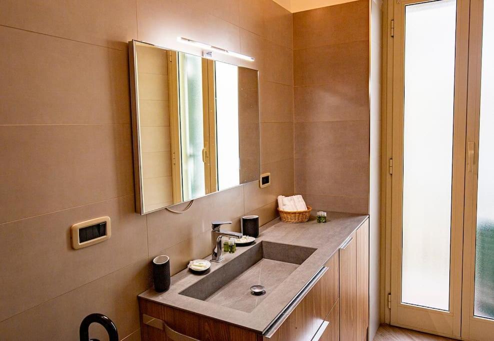 Dimora Al Colosseo, 2 Bedrooms Rome Luaran gambar