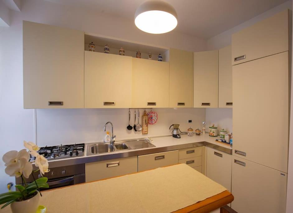 Dimora Al Colosseo, 2 Bedrooms Rome Luaran gambar